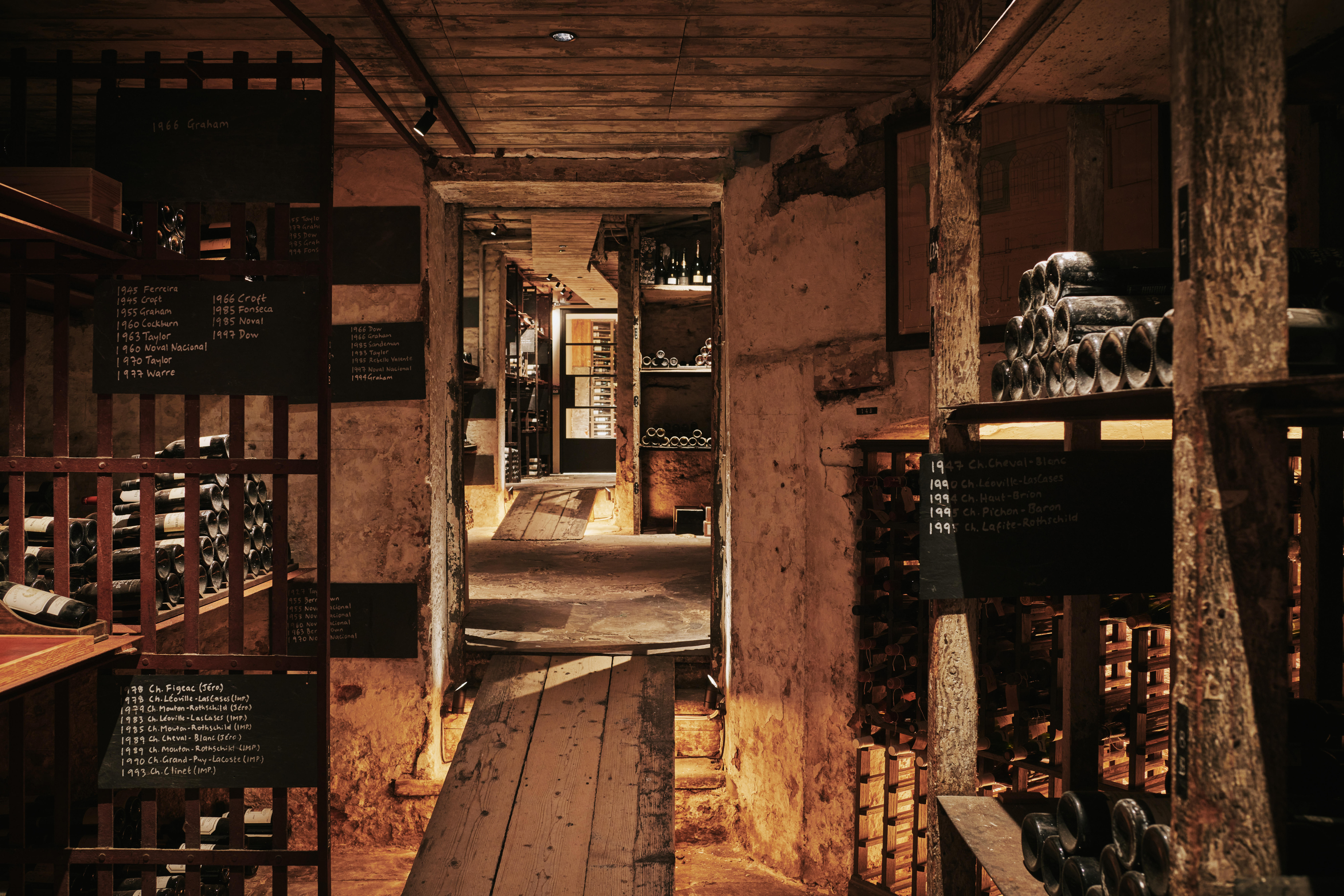 90068001582_Cellar-tour_0000_01